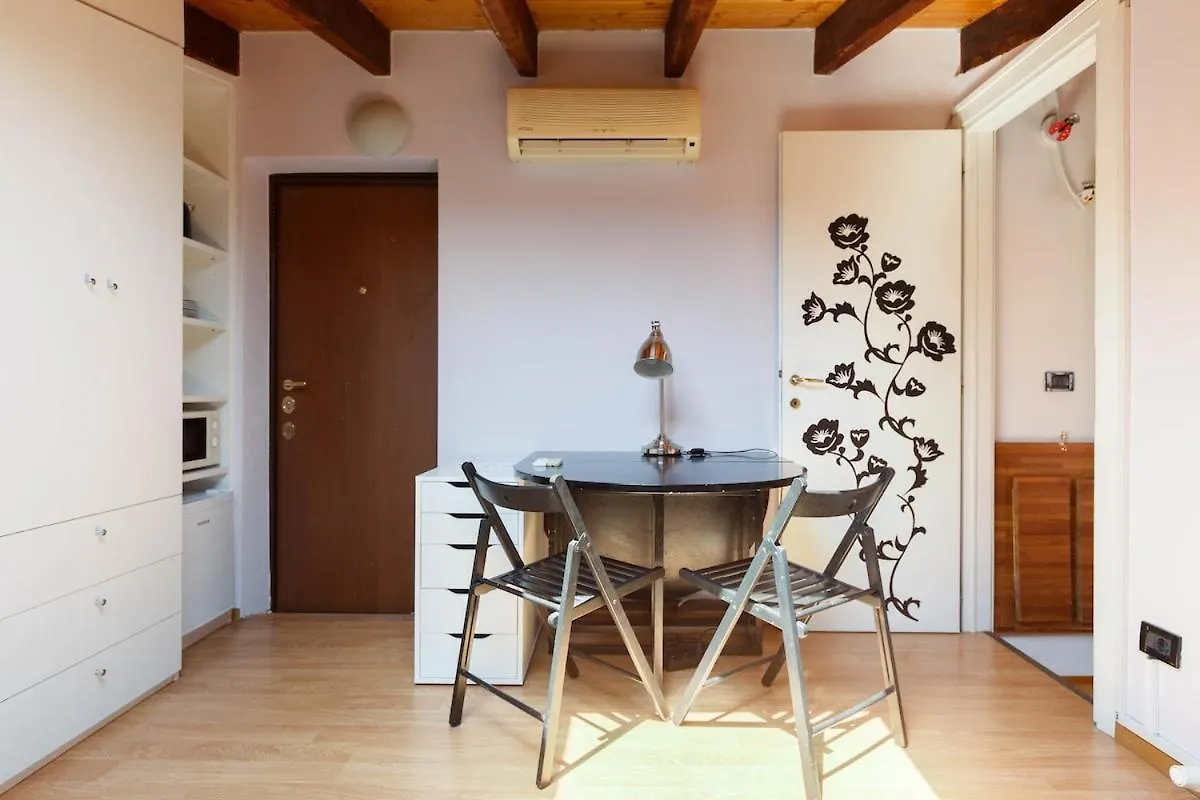 Charming Attic In The Center Of Milan! Apartment